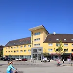 Hotel Am Segelhafen & Free Parking