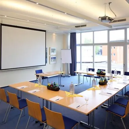 Hotel Am Segelhafen & Free Parking 3*