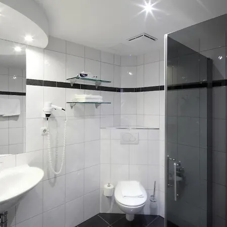 Hotel Am Segelhafen & Free Parking Kiel